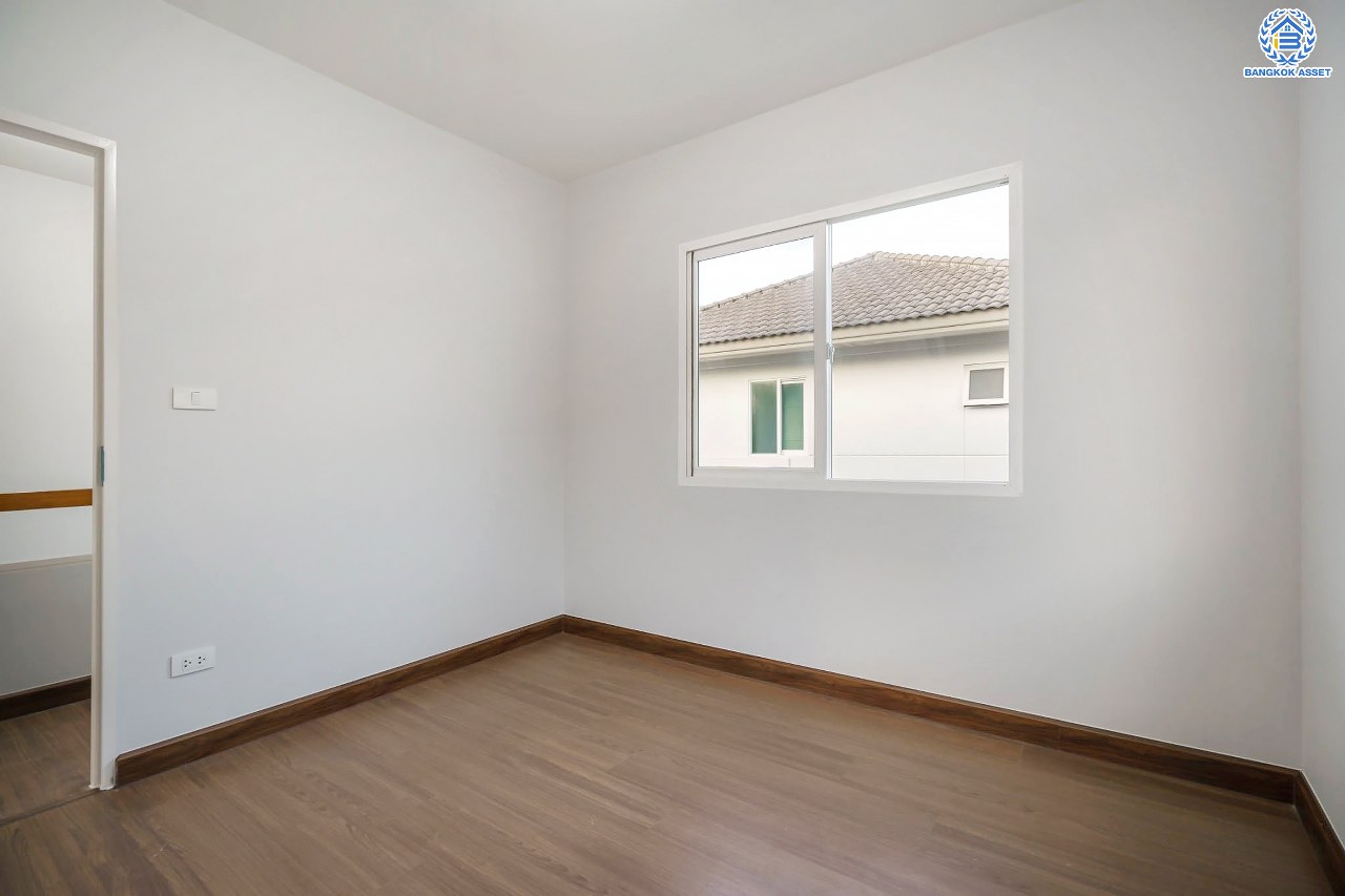 บ้านเดี่ยวมือสอง จากแบรนด์ LH โครงการ ชัยพฤกษ์ วัชรพล หลังใหญ่ เนื้อที่ 50.6 ตร.ว. ฟังก์ชัน 3 ห้องนอน 3 ห้องน้ำ จอดรถได้ 2 คัน พร้อม Facilities ครบครัน บนทำเลเดินทางสะดวก ติดถนนสุขาภิบาล5 เชื่อมต่อหลายเส้นทาง ใกล้ทางด่วน "ฉลองรัช" และรถไฟฟ้าสายสีเขียว "สถานีสายหยุด"